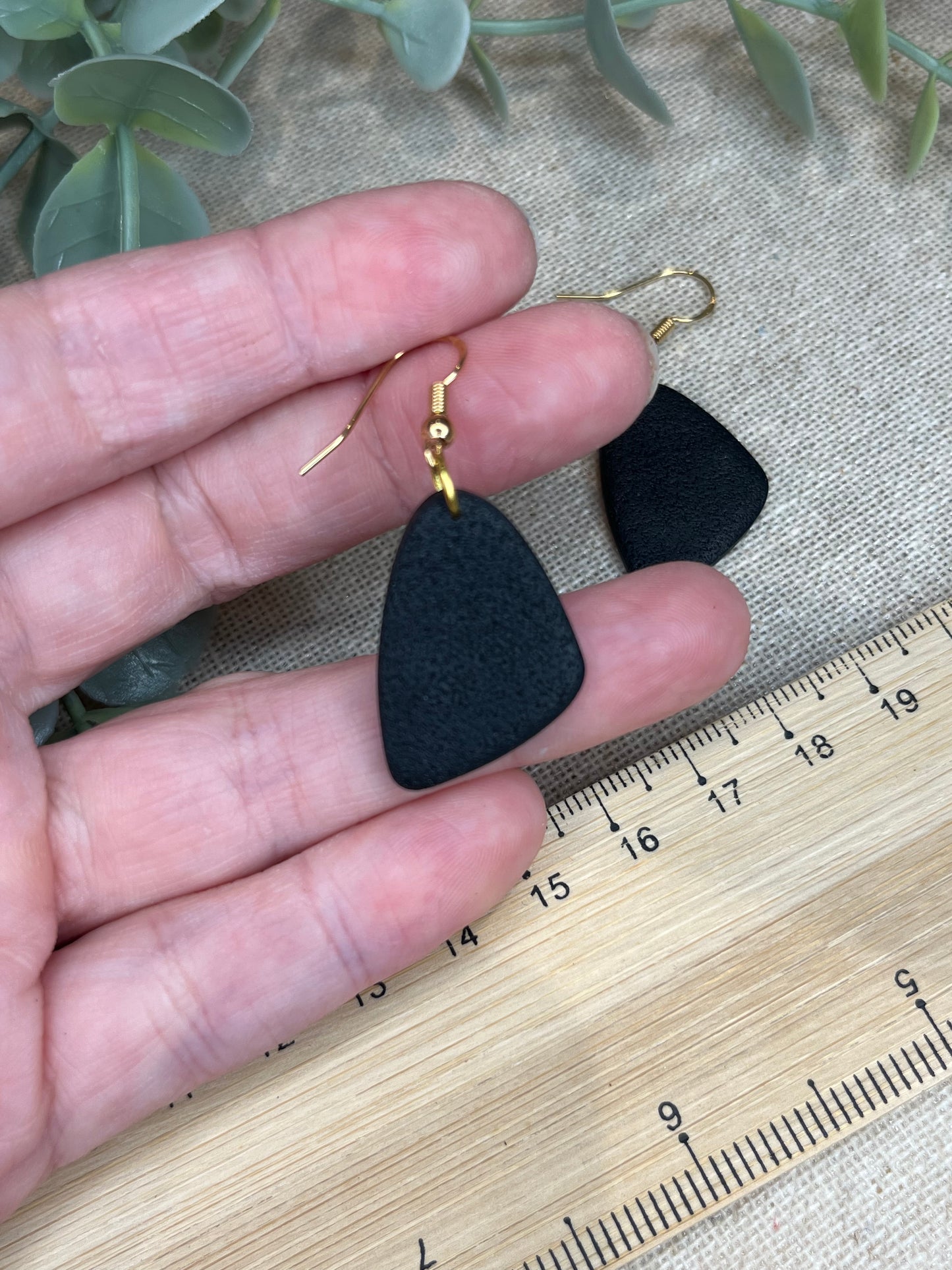 Simple textured black dangly earrings